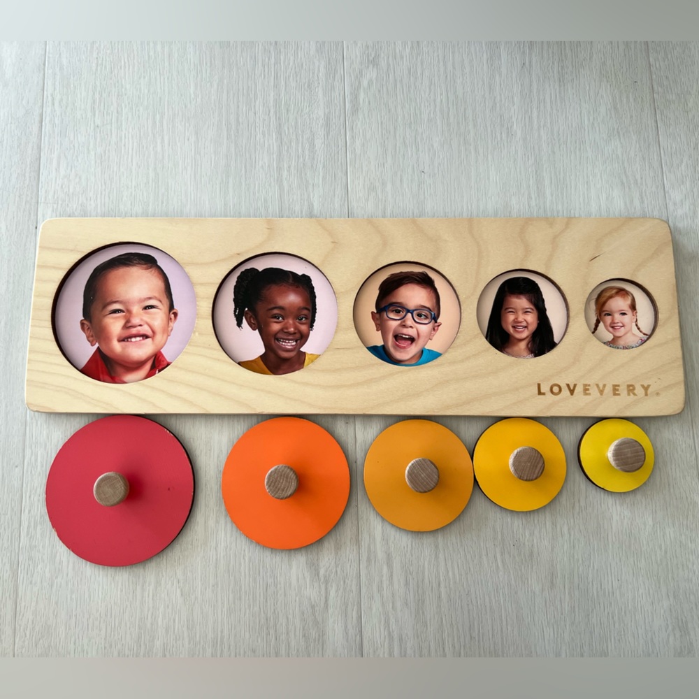 Lovevery Circle of Friends Puzzle (The Babbler Kit - Months 13, 14, 15)